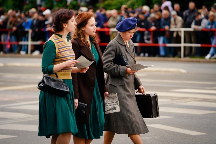 FOTOGALERIE: Tanky i plamenomety. Do ulic Prahy se v rekonstrukci vrátily boje z konce války