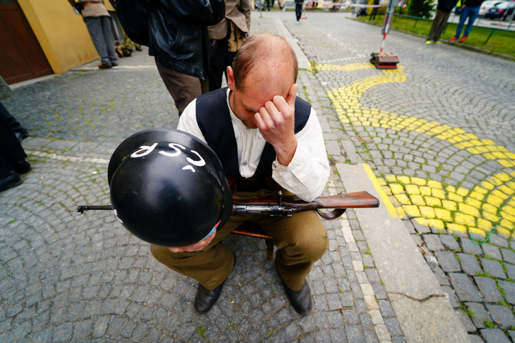FOTOGALERIE: Tanky i plamenomety. Do ulic Prahy se v rekonstrukci vrátily boje z konce války