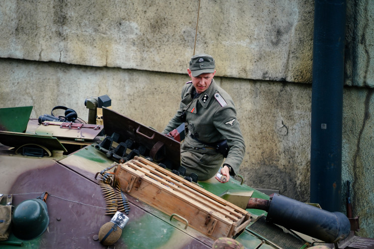 FOTOGALERIE: Tanky i plamenomety. Do ulic Prahy se v rekonstrukci vrátily boje z konce války