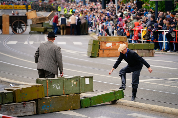 FOTOGALERIE: Tanky i plamenomety. Do ulic Prahy se v rekonstrukci vrátily boje z konce války