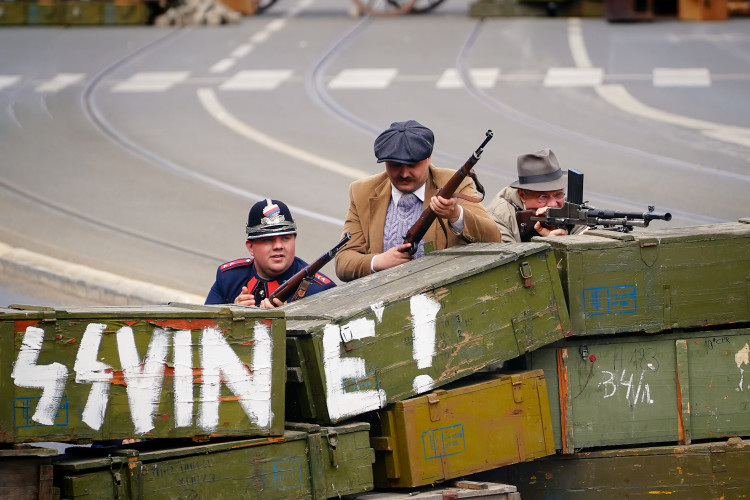 FOTOGALERIE: Tanky i plamenomety. Do ulic Prahy se v rekonstrukci vrátily boje z konce války