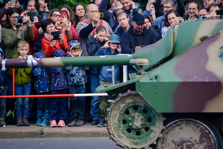 FOTOGALERIE: Tanky i plamenomety. Do ulic Prahy se v rekonstrukci vrátily boje z konce války