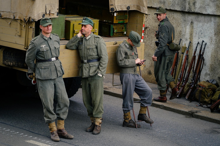 FOTOGALERIE: Tanky i plamenomety. Do ulic Prahy se v rekonstrukci vrátily boje z konce války