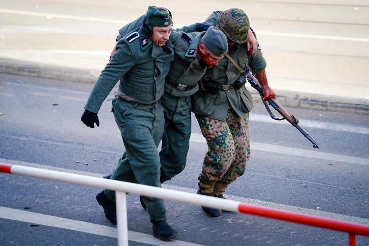 FOTOGALERIE: Tanky i plamenomety. Do ulic Prahy se v rekonstrukci vrátily boje z konce války