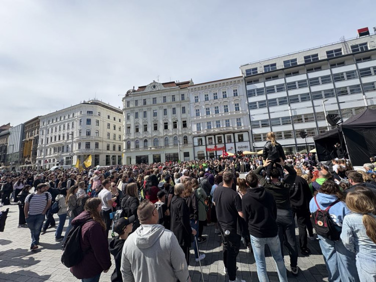 FOTOGALERIE: Studenti roztančili centrum Brna. Tradiční Majáles oslavili ve velkém stylu