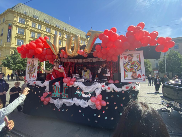 FOTOGALERIE: Studenti roztančili centrum Brna. Tradiční Majáles oslavili ve velkém stylu