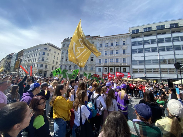 FOTOGALERIE: Studenti roztančili centrum Brna. Tradiční Majáles oslavili ve velkém stylu