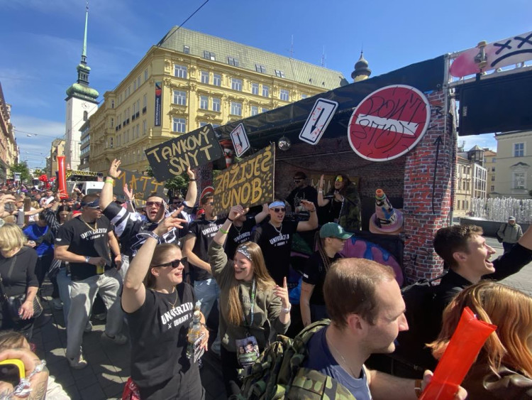 FOTOGALERIE: Studenti roztančili centrum Brna. Tradiční Majáles oslavili ve velkém stylu