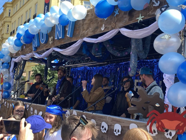 FOTOGALERIE: Studenti roztančili centrum Brna. Tradiční Majáles oslavili ve velkém stylu