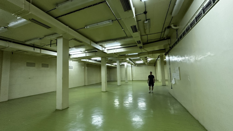 V obřích halách bylo dříve množství techniky