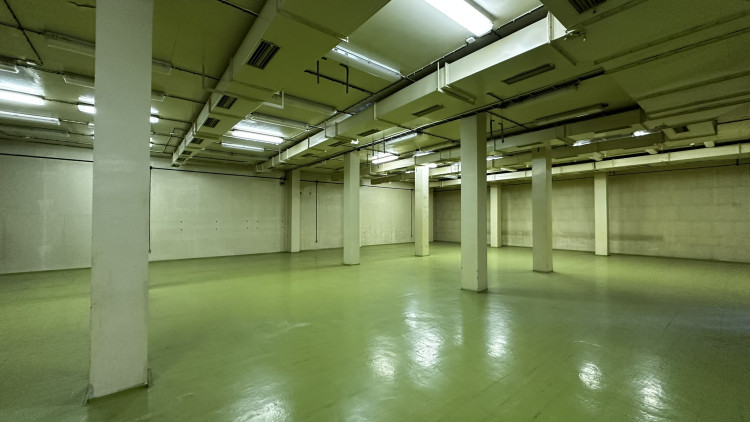 V obřích halách bylo dříve množství techniky