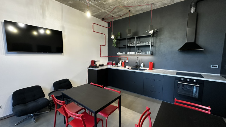 Společná kuchyně s jídelnou v ubytovací části