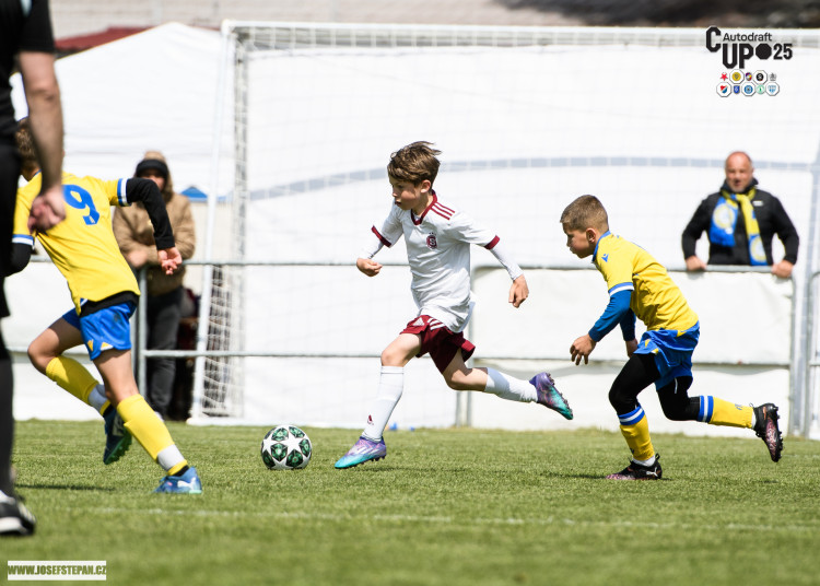 Skandování, góly a silné emoce. Malí fotbalisté si letošní Autodraft Cup užili