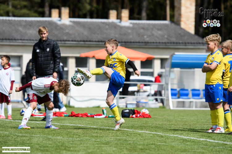 Skandování, góly a silné emoce. Malí fotbalisté si letošní Autodraft Cup užili