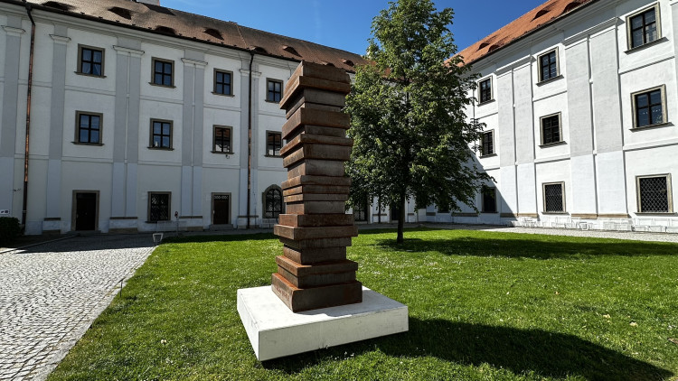 Milan Cais: Booktherapy