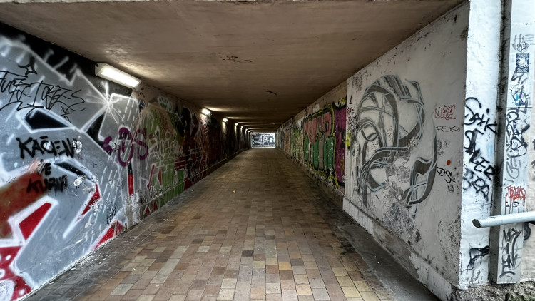 FOTOGALERIE: Podchod se zruší a nahradí ho lávka