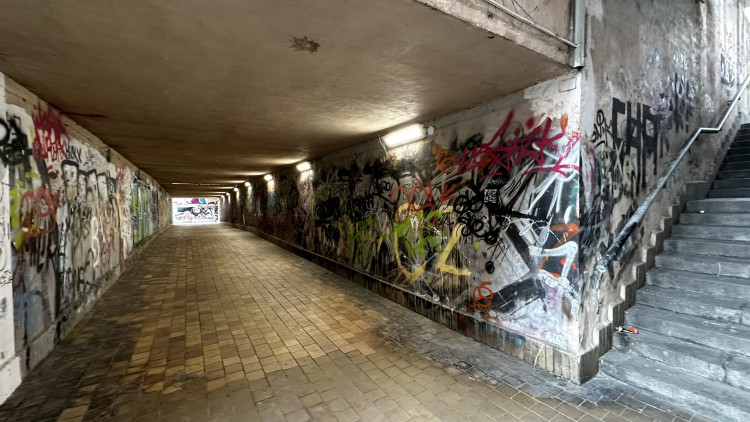 FOTOGALERIE: Podchod se zruší a nahradí ho lávka