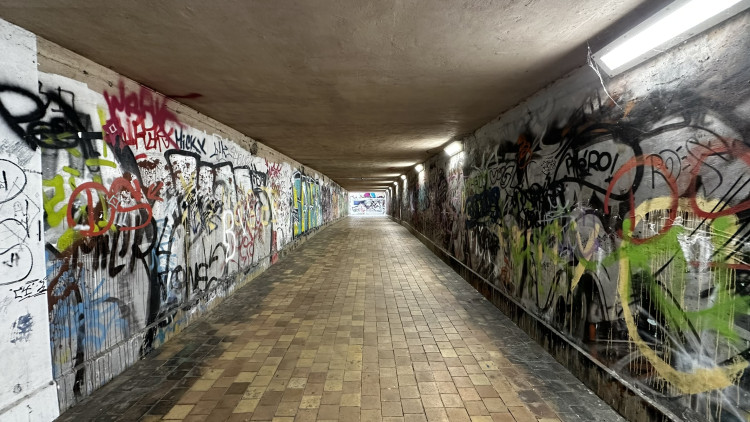 FOTOGALERIE: Podchod se zruší a nahradí ho lávka