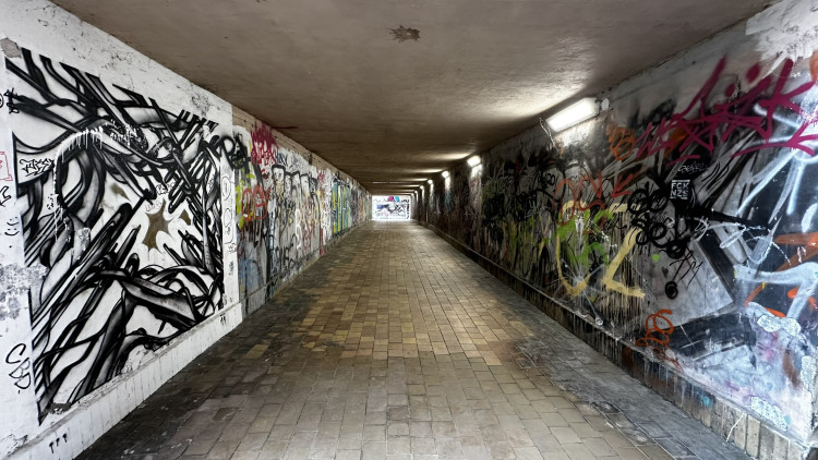 FOTOGALERIE: Podchod se zruší a nahradí ho lávka