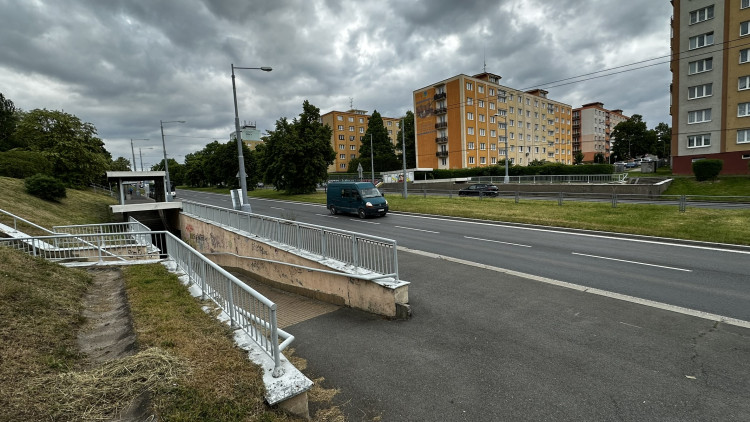 FOTOGALERIE: Podchod se zruší a nahradí ho lávka