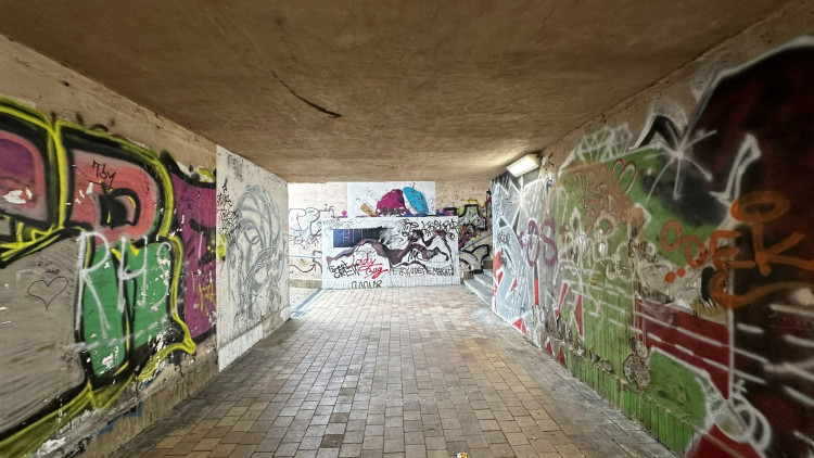 FOTOGALERIE: Podchod se zruší a nahradí ho lávka