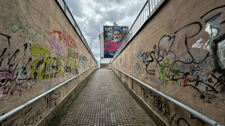 FOTOGALERIE: Podchod se zruší a nahradí ho lávka