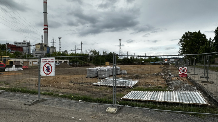 FOTOGALERIE: Konec nechvalně známého komplexu domů v Jateční ulici