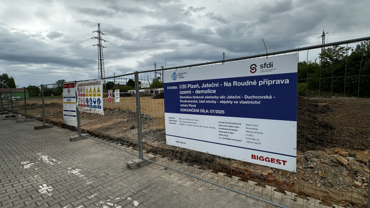 FOTOGALERIE: Konec nechvalně známého komplexu domů v Jateční ulici