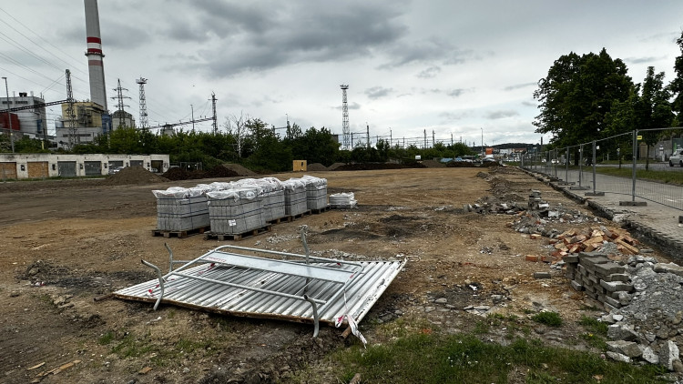 FOTOGALERIE: Konec nechvalně známého komplexu domů v Jateční ulici