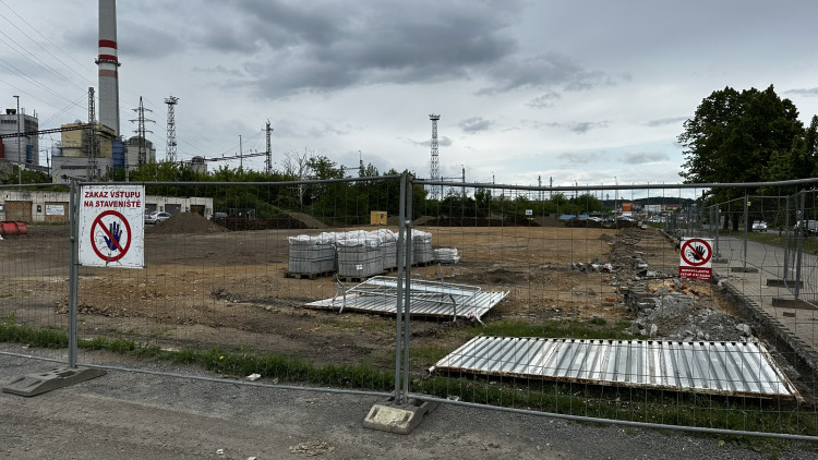 FOTOGALERIE: Konec nechvalně známého komplexu domů v Jateční ulici