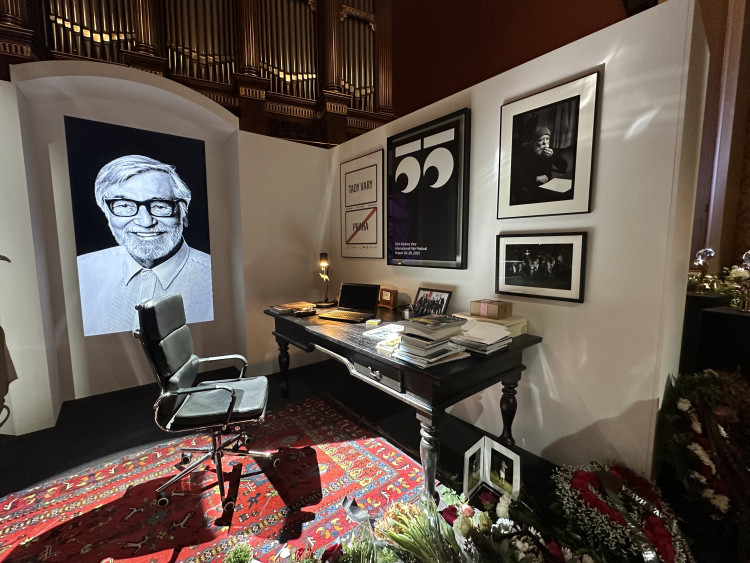 FOTOGALERIE: Na poslední rozloučení s Bartoškou se v Rudolfinu stála fronta