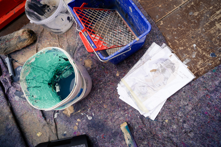 FOTOGALERIE: V Holešovicích vzniká nový mural, připomene Miladu Horákovou