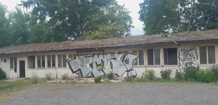 Objekt před požárem.