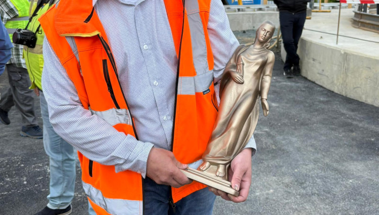 FOTOGALERIE: Budoucí tunel na Vinohradech má patronku. Svatá Barbora ochrání dělníky na stavbě