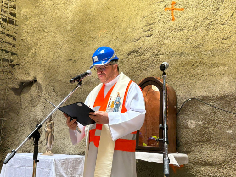 FOTOGALERIE: Budoucí tunel na Vinohradech má patronku. Svatá Barbora ochrání dělníky na stavbě