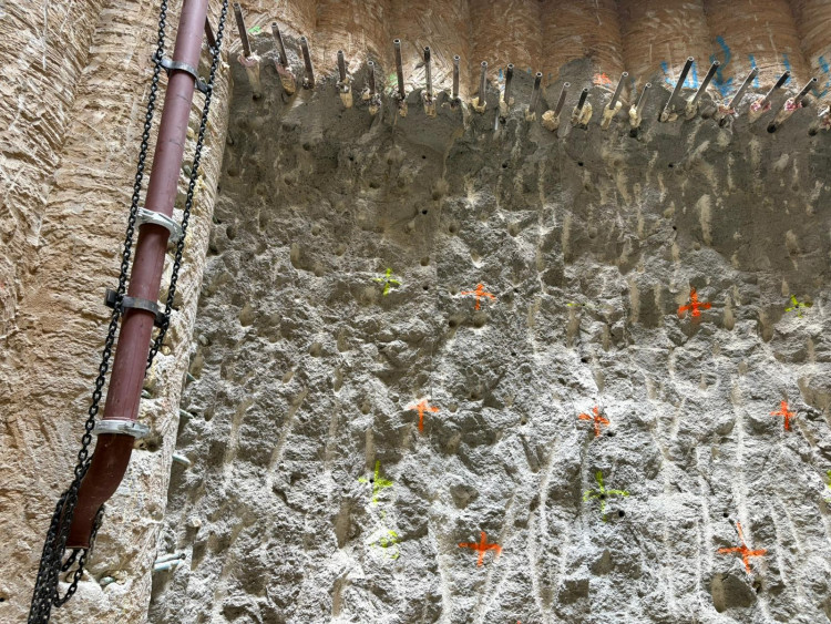 FOTOGALERIE: Budoucí tunel na Vinohradech má patronku. Svatá Barbora ochrání dělníky na stavbě