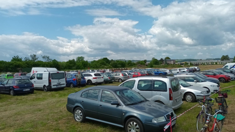 FOTOGALERIE: Jahodové pole u Prostějova obsadili sběrači