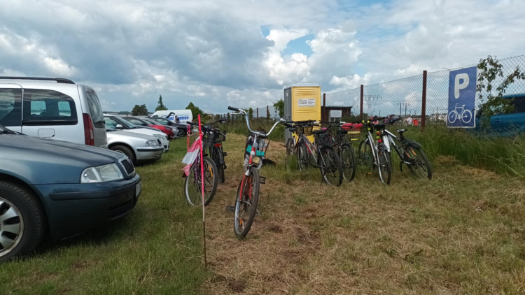 FOTOGALERIE: Jahodové pole u Prostějova obsadili sběrači