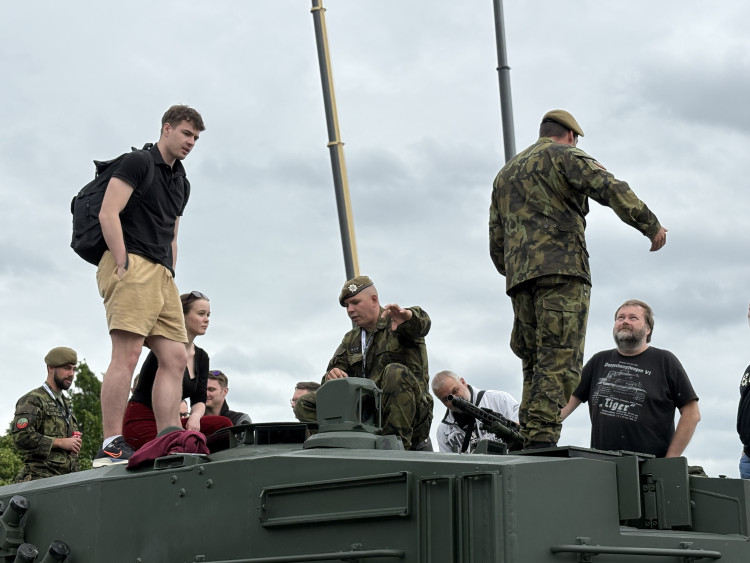 FOTOGALERIE: Na bezpečnostní veletrhy se do Brna sjela vojenská technika z celého světa