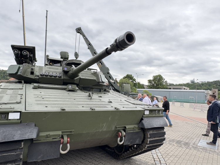 FOTOGALERIE: Na bezpečnostní veletrhy se do Brna sjela vojenská technika z celého světa