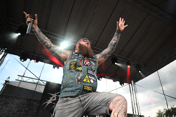 FOTOGALERIE: Sorfest přilákal fanoušky rocku na Slezskoostravský hrad. Hrálo se ze tří pódií