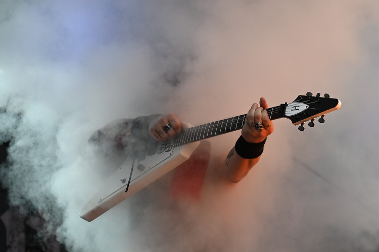 FOTOGALERIE: Sorfest přilákal fanoušky rocku na Slezskoostravský hrad. Hrálo se ze tří pódií