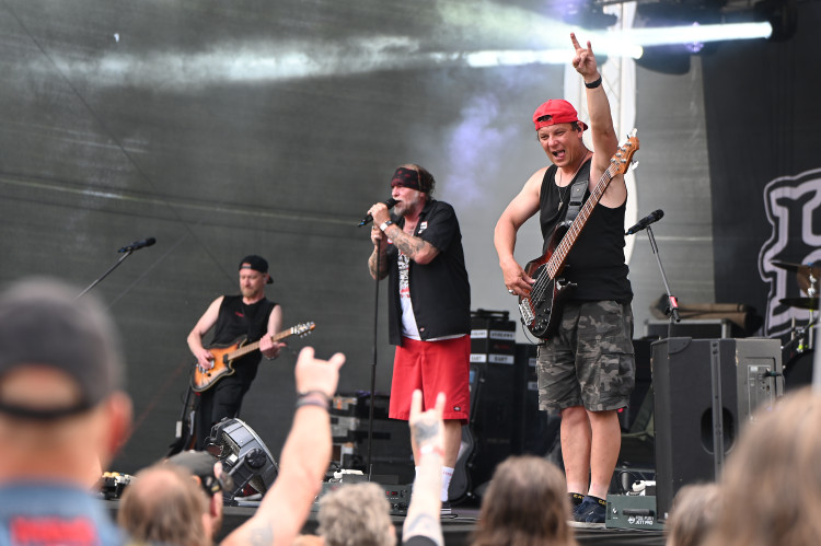 FOTOGALERIE: Sorfest přilákal fanoušky rocku na Slezskoostravský hrad. Hrálo se ze tří pódií