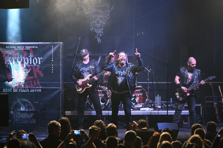 FOTOGALERIE: Sorfest přilákal fanoušky rocku na Slezskoostravský hrad. Hrálo se ze tří pódií