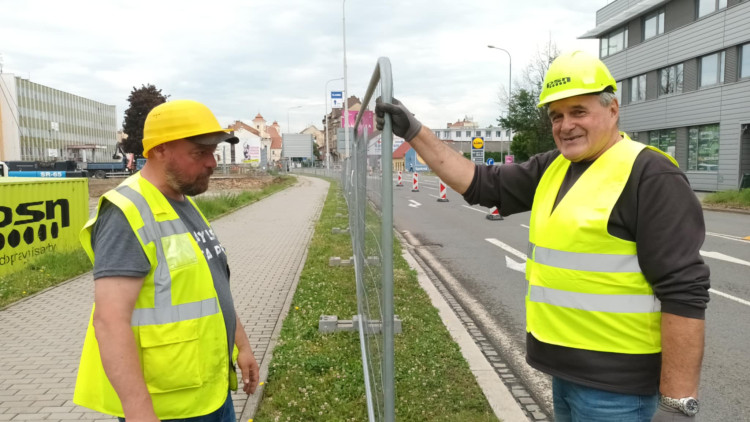 FOTOGALERIE: Stavba kritizovaného parkovacího domu v Prostějově vyvolala uzavírky
