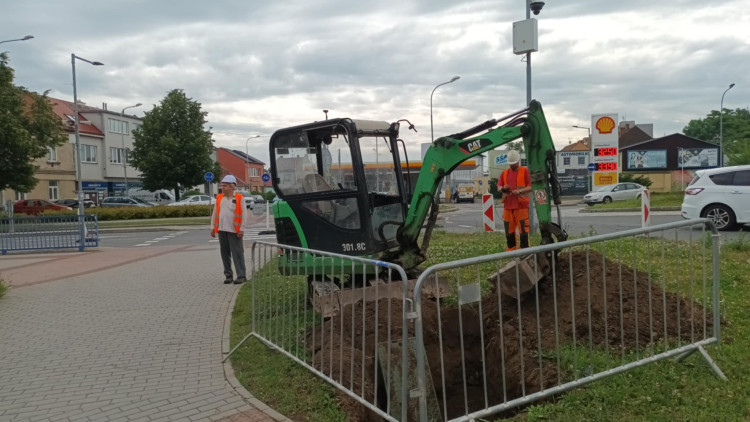 FOTOGALERIE: Stavba kritizovaného parkovacího domu v Prostějově vyvolala uzavírky