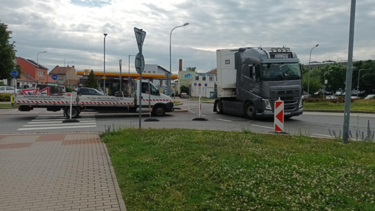 FOTOGALERIE: Stavba kritizovaného parkovacího domu v Prostějově vyvolala uzavírky