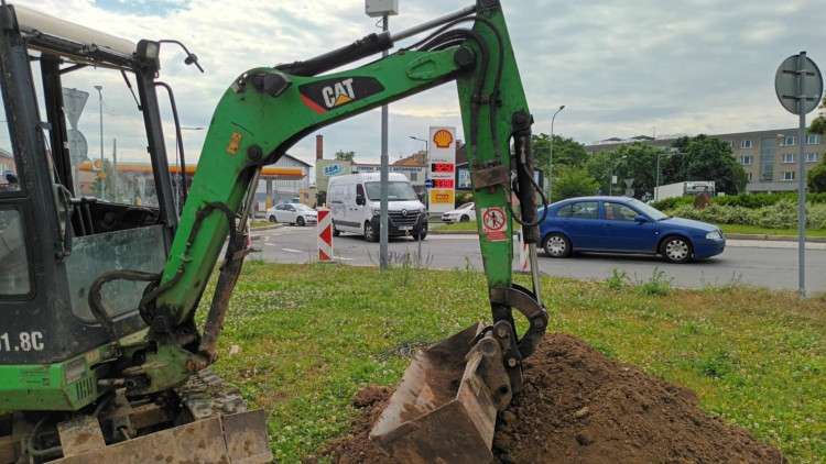 FOTOGALERIE: Stavba kritizovaného parkovacího domu v Prostějově vyvolala uzavírky
