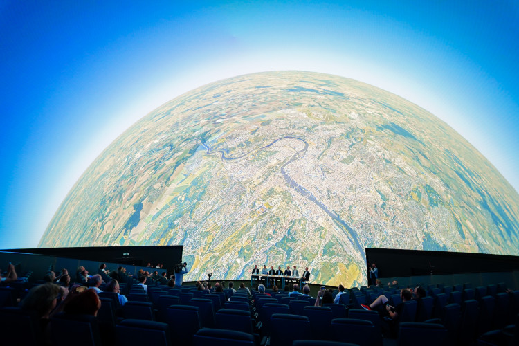 FOTOGALERIE: Pražské planetárium má novou kopuli. Filmy o vesmíru lidé uvidí v 3D iluzi