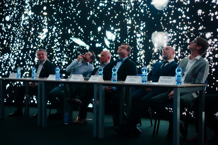 FOTOGALERIE: Pražské planetárium má novou kopuli. Filmy o vesmíru lidé uvidí v 3D iluzi